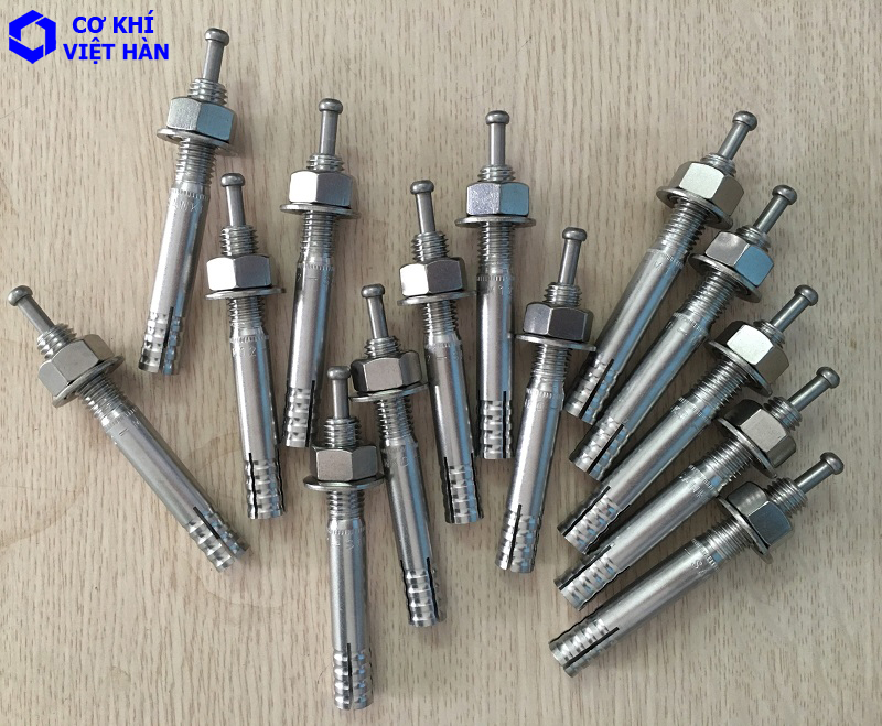 Tắc kê nở đinh gắn chặt trên tường