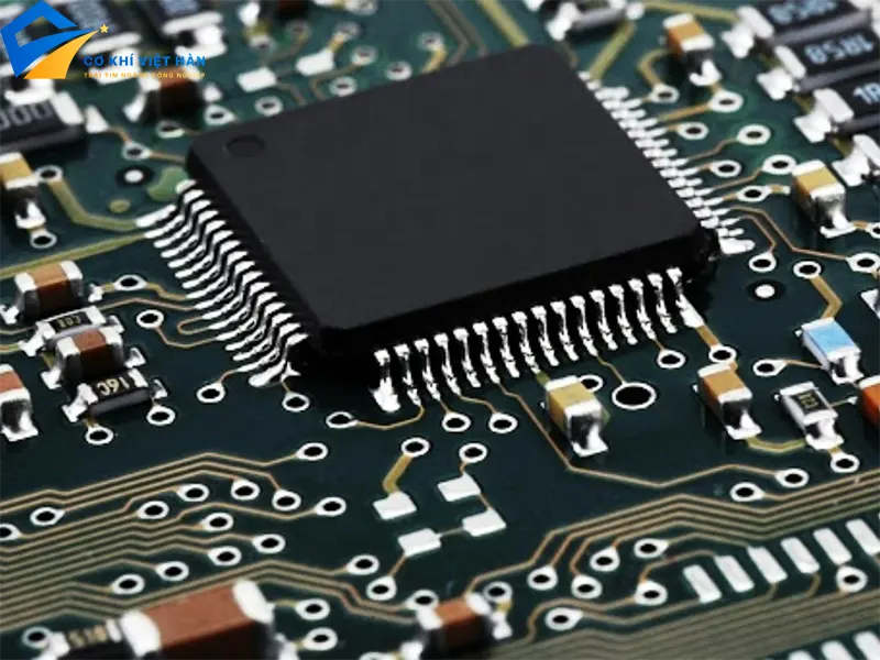 SMT là gì? Công nghệ gắn kết bề mặt trong sản xuất điện tử