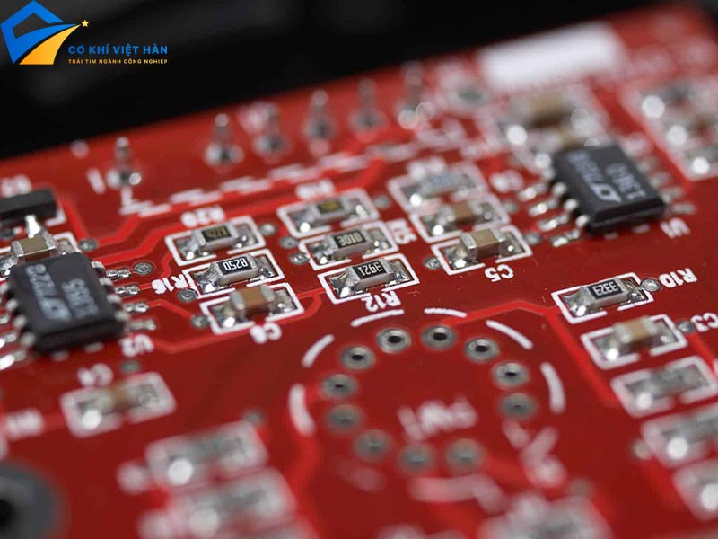 SMT là gì? Công nghệ gắn kết bề mặt trong sản xuất điện tử