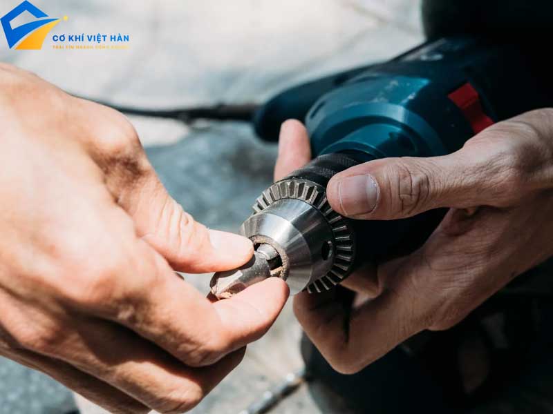 Cách Tháo Lắp Mũi Khoan Đơn Giản, An Toàn và Đúng Kỹ Thuật